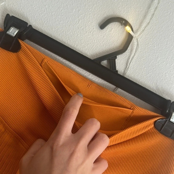 VS Pink Seamless Ribbed Compression Legging​​​​​​​ - Picture 3 of 5